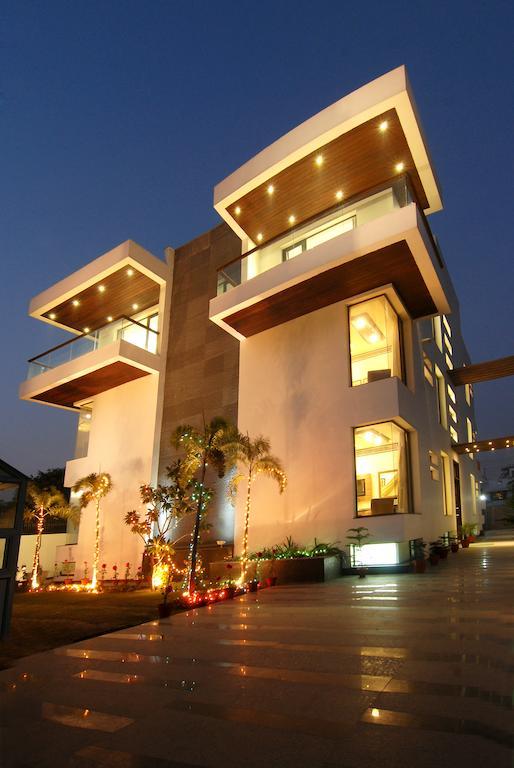 White Lotus Otel Gurgaon Dış mekan fotoğraf