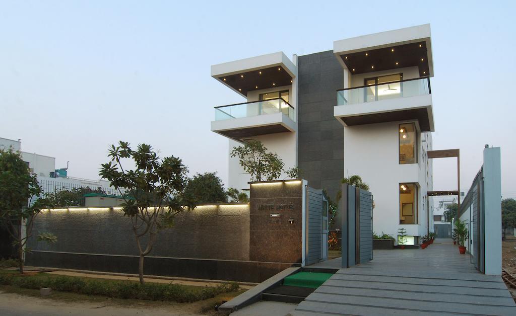 White Lotus Otel Gurgaon Dış mekan fotoğraf