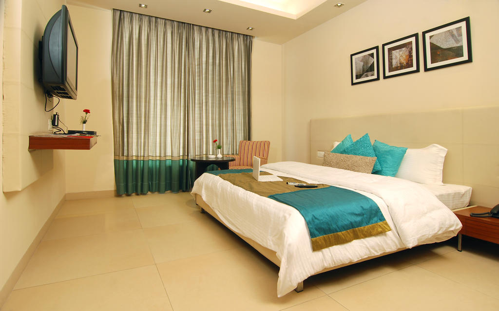 White Lotus Otel Gurgaon Oda fotoğraf