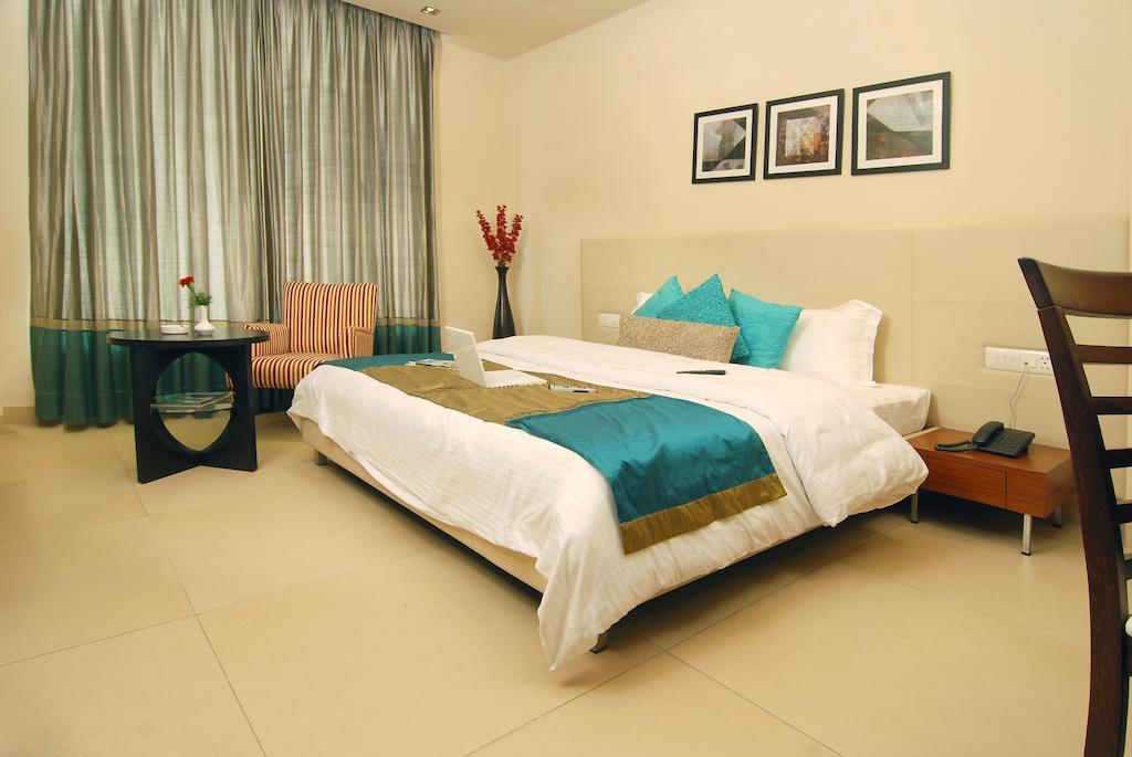 White Lotus Otel Gurgaon Dış mekan fotoğraf